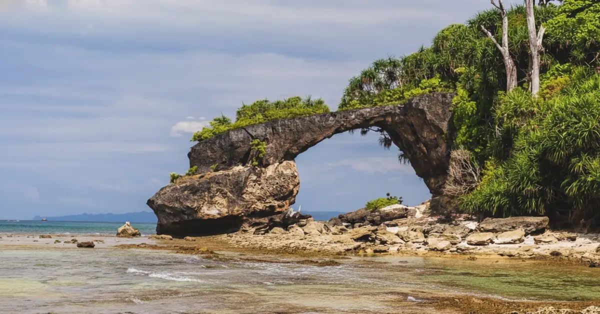 Natural Bridge in Neil Island 